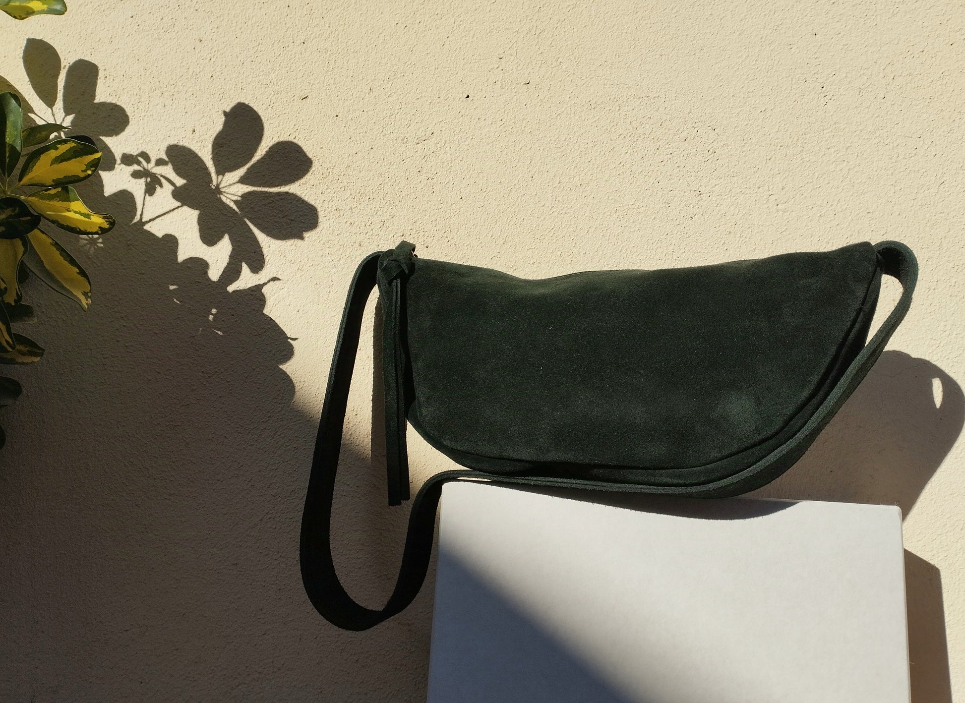 BOLSO DE PIEL ANTE COLOR VERDE OSCURO