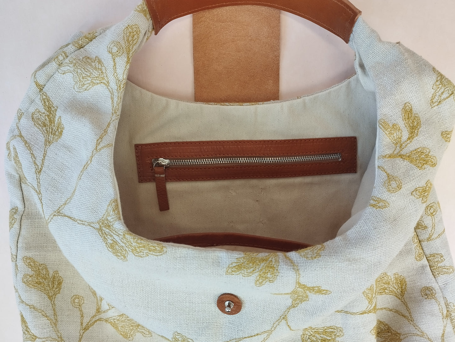 BOLSO SICILIA CRUDO FLORAL AMARILLO ASAS COLOR CAMEL