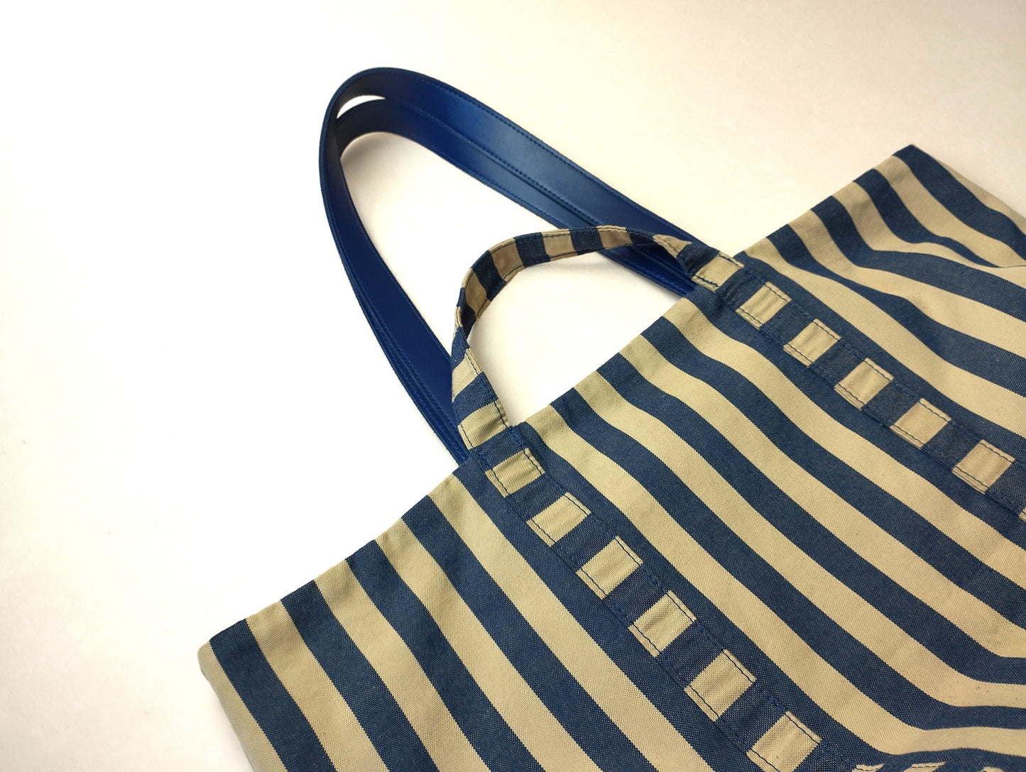 BOLSO SIENA AZUL MARINO Y BEIGE