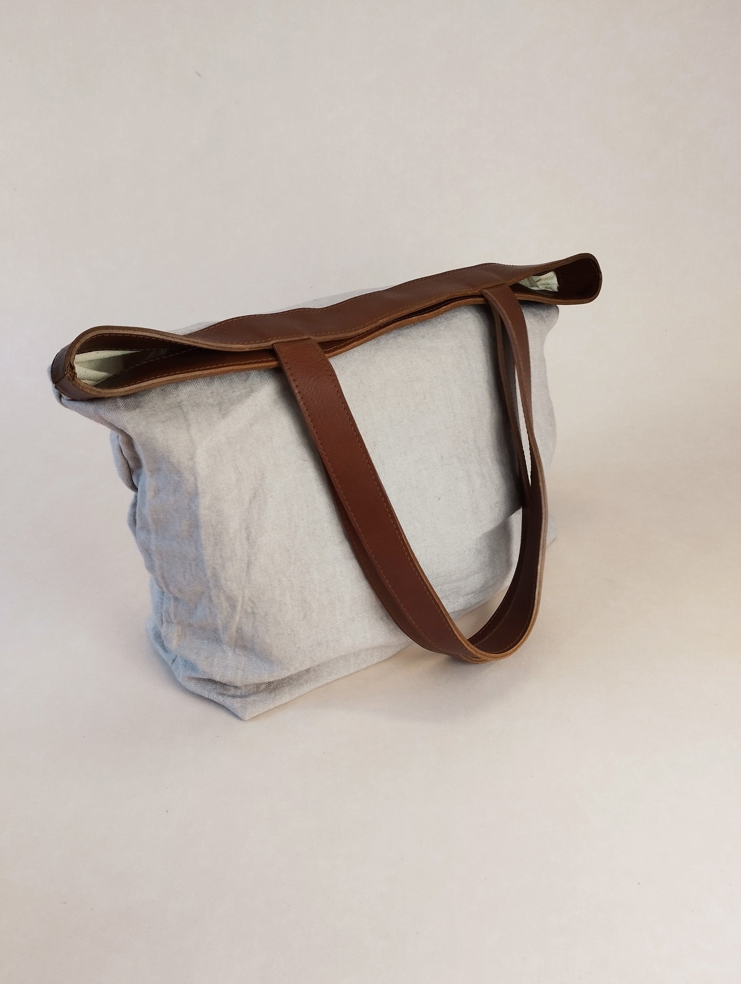 ROMA PINK BAG WITH IRON COLOR HANDLES