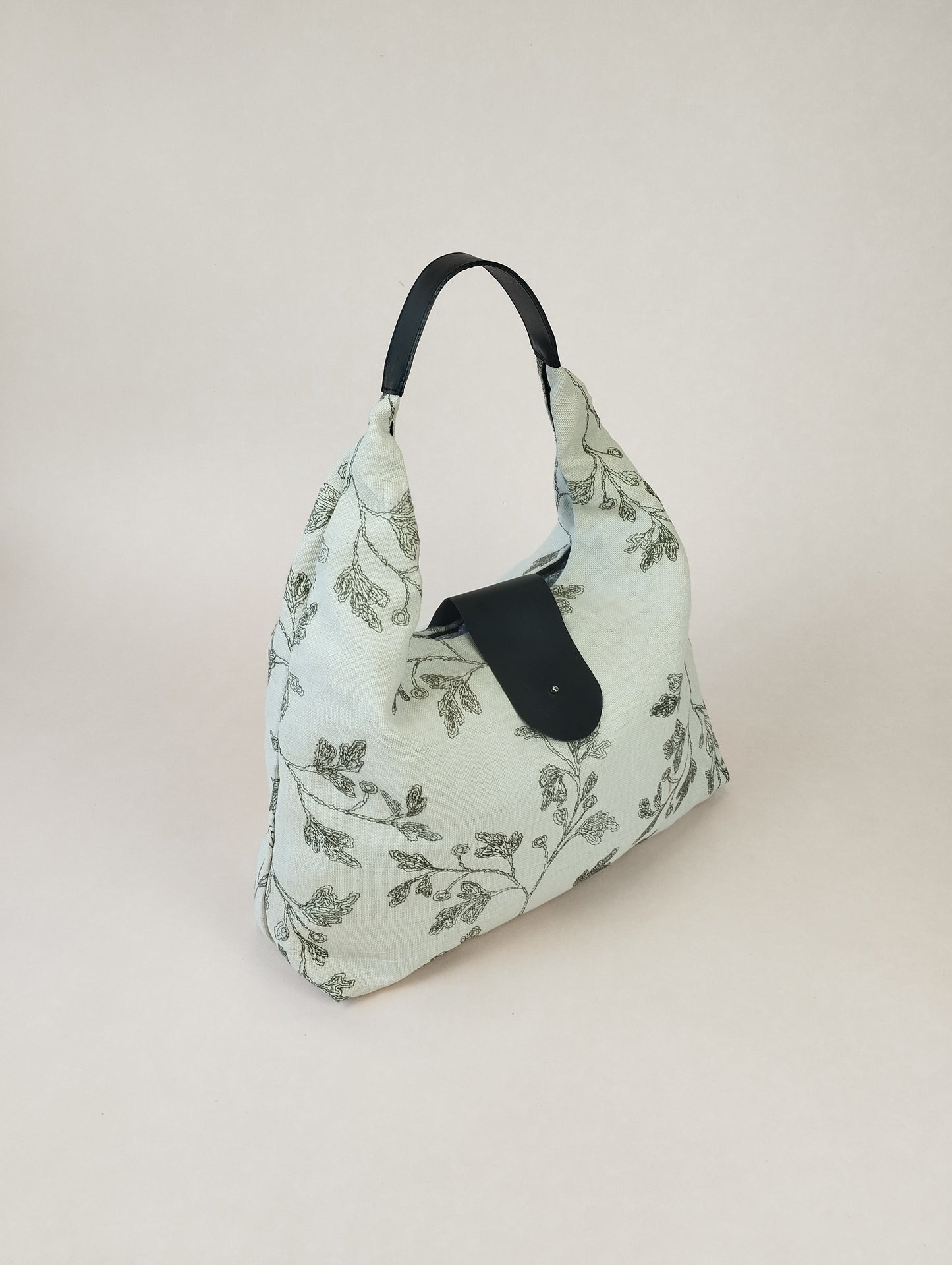 BOLSO SICILIA CRUDO FLORAL NEGRO ASAS COLOR NEGRO