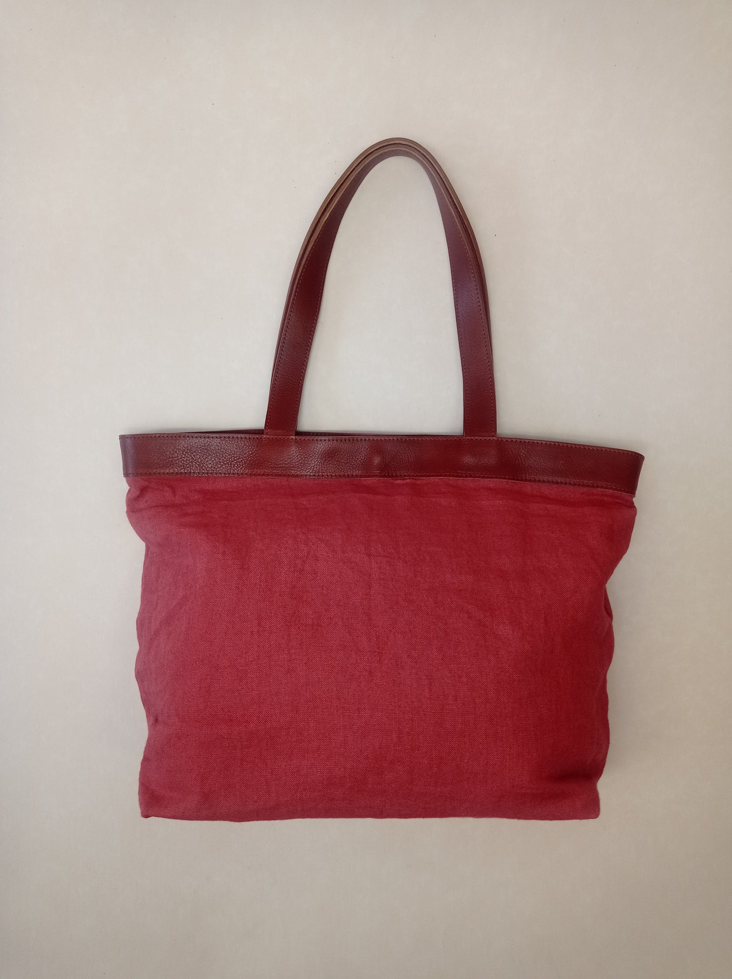 BOLSO ROMA ROJO ASAS COLOR HIERRO