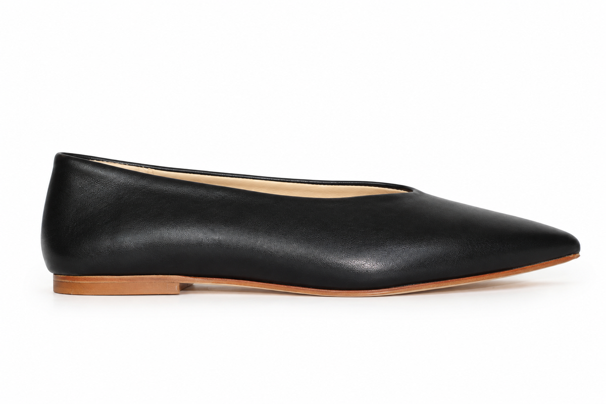 POINT-TOE BALLET FLATS BLACK