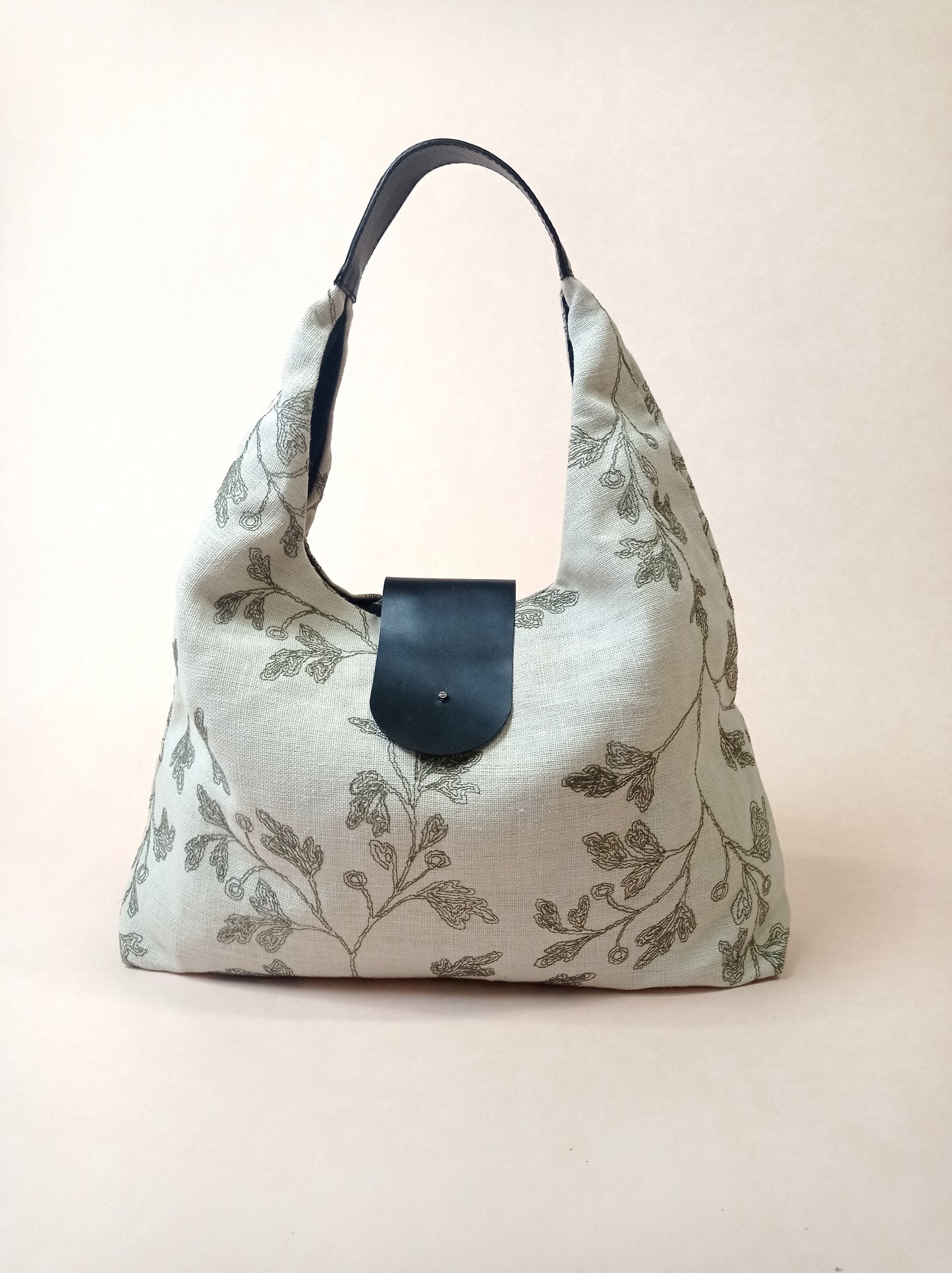 BOLSO SICILIA CRUDO FLORAL NEGRO ASAS COLOR NEGRO