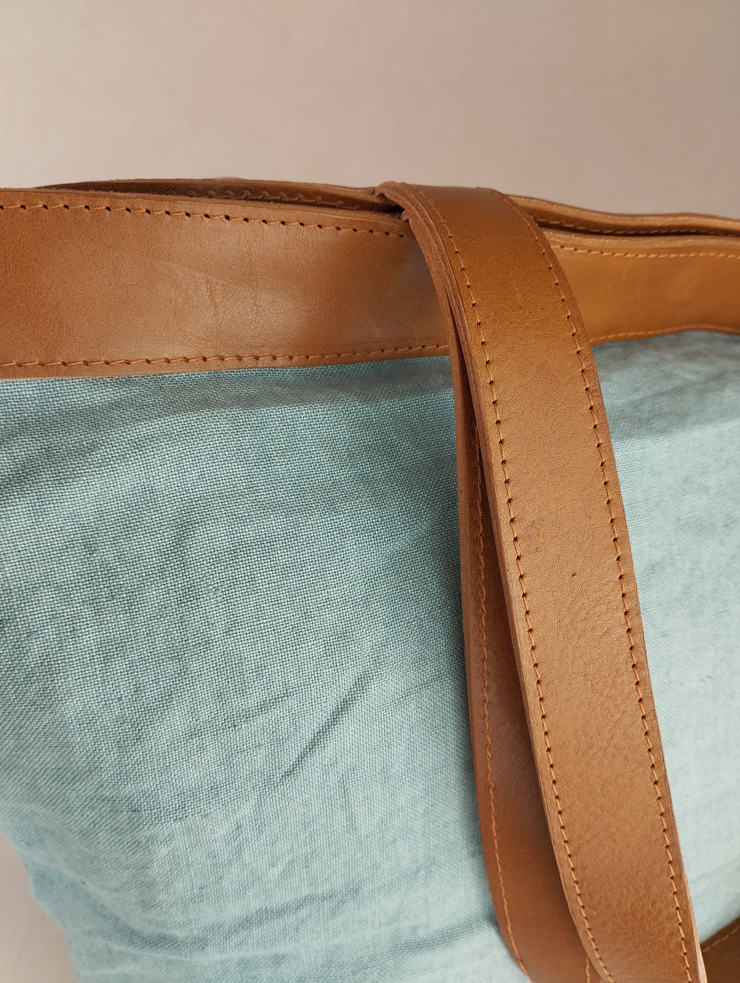 BOLSO ROMA AZUL ASAS COLOR CAMEL