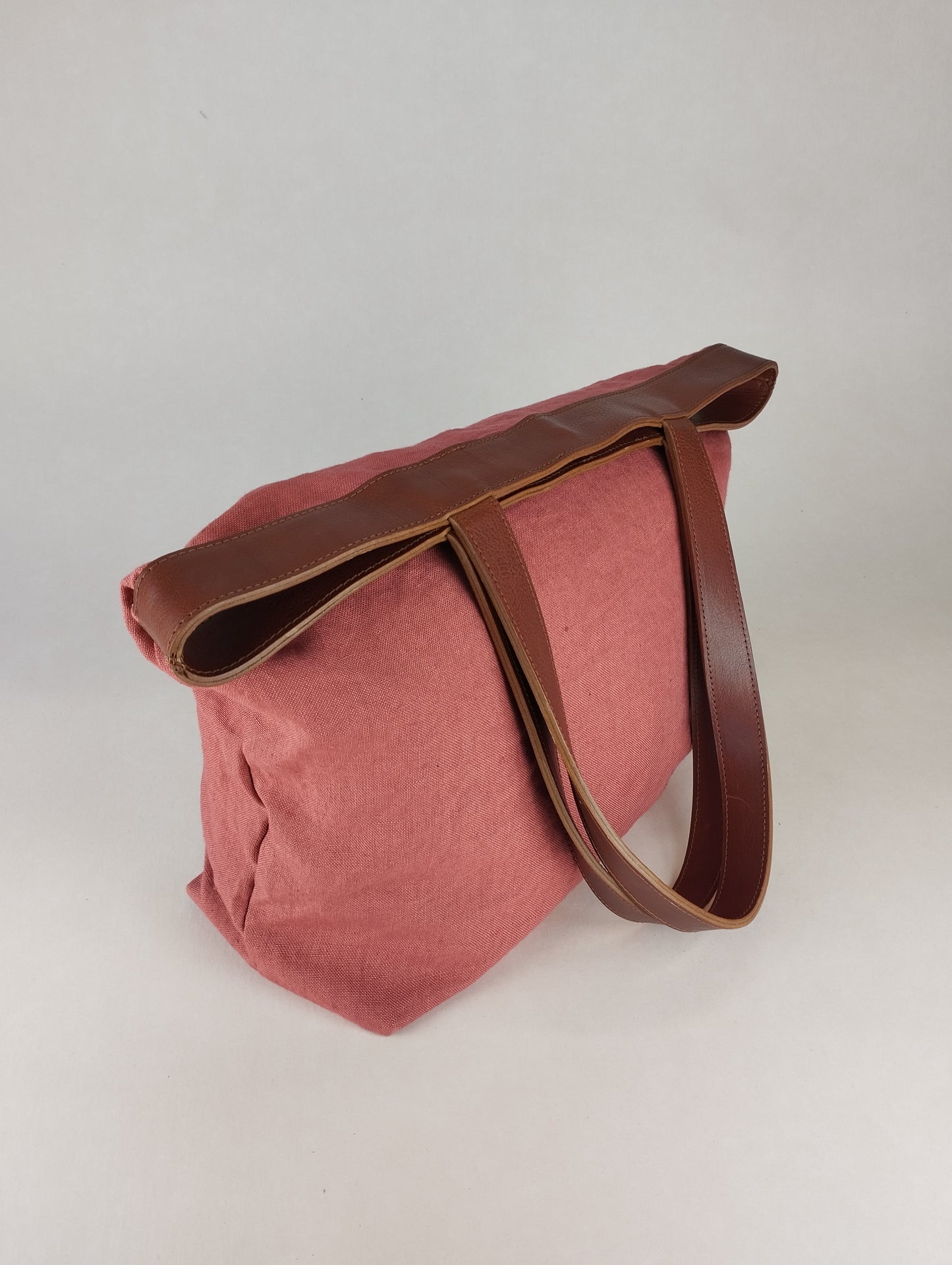 BOLSO ROMA ROJO ASAS COLOR HIERRO